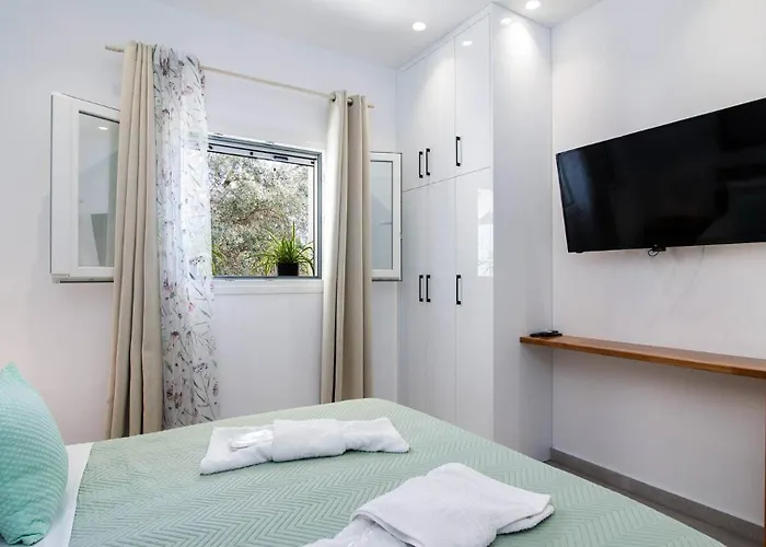 Filothea With Jacuzzi & Sv By Corfuescapes Spartylas